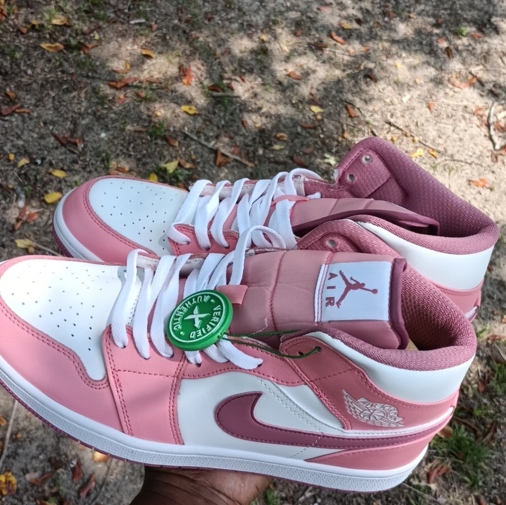 PINK &WHITE JORDANS  9.5